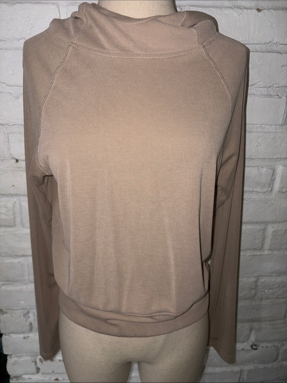 Mono BWomen’s Lightweight Long-Sleeve Top with Hoodie in Taupe Size L